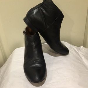 Gap Ankle Booties flat heel boots True Black side zipper women’s size 5